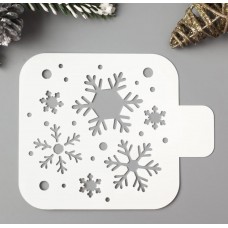 Трафарет пластик "снежинки" 9*9см, Россия